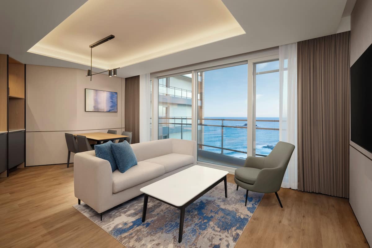 Deluxe King Ocean View