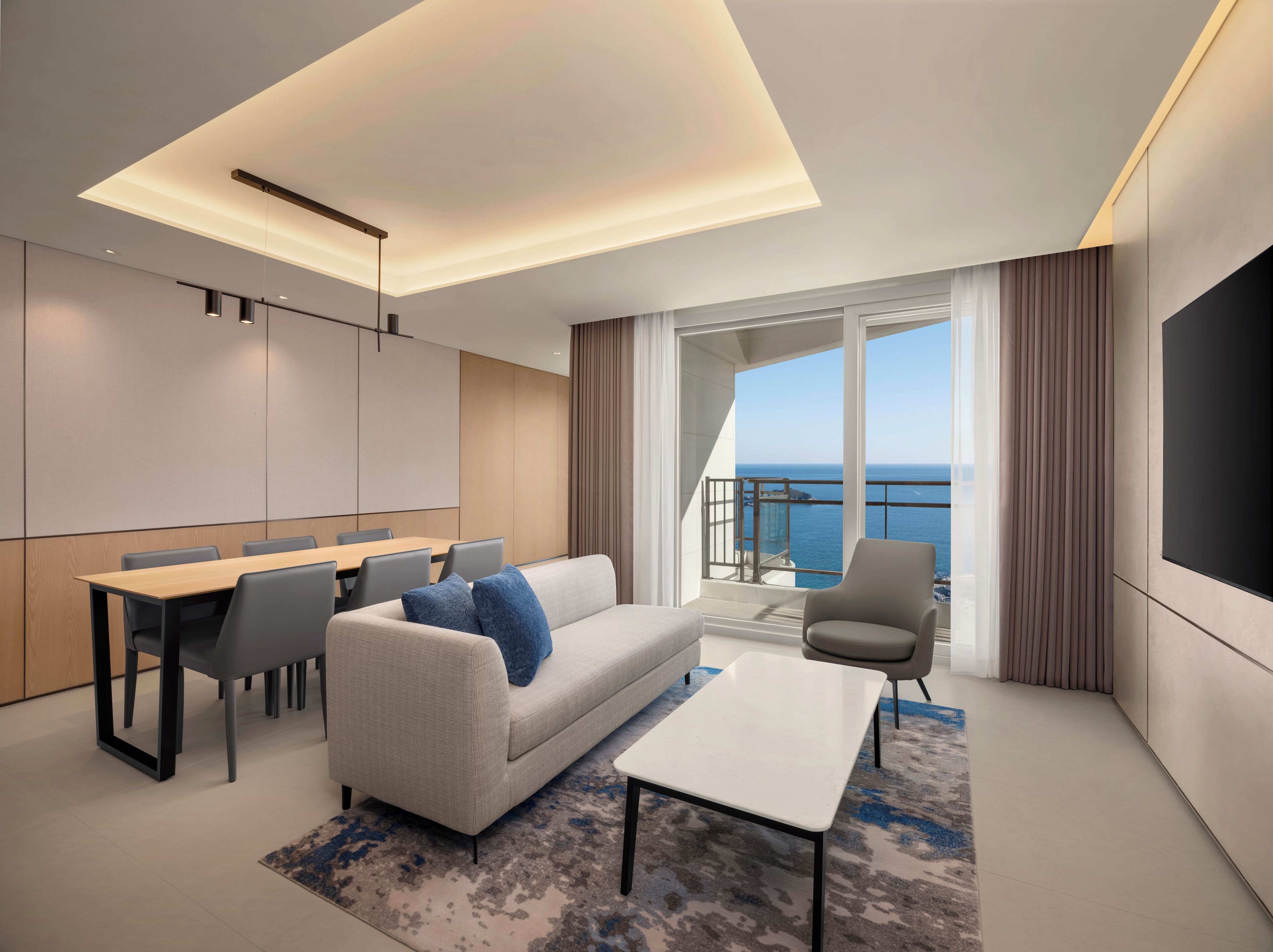 尊贵套房, 多张床, 海洋景观 | 客房内保险箱、熨斗/熨衣板、免费 WiFi、床单