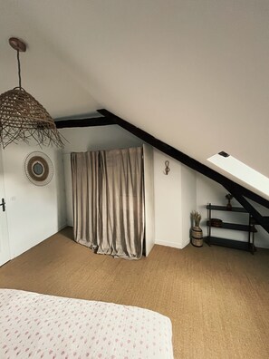 Fer et planche à repasser, Wi-Fi gratuit, draps fournis