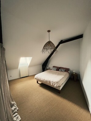 1 dormitorio, tabla de planchar con plancha, wifi gratis y ropa de cama