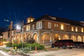 Exterior - Castaneda Hotel (Las Vegas)