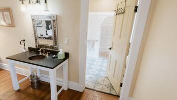 Standard Double Room | Bilik Mandi | Pengering rambut, tuala disediakan, sabun, syampu