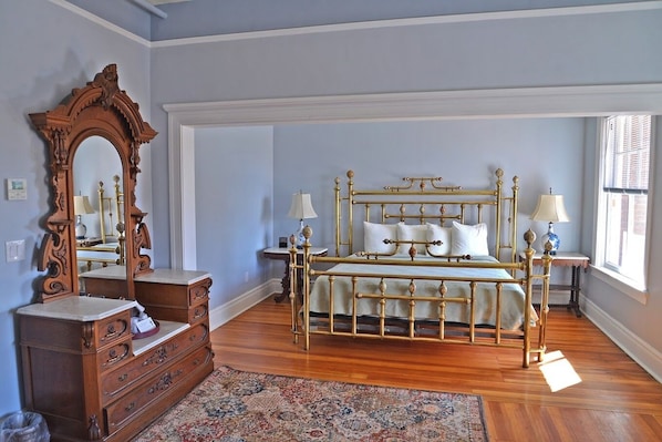 Deluxe Suite | Individually decorated, individually furnished, free WiFi, bed sheets - Castaneda Hotel (Las Vegas)