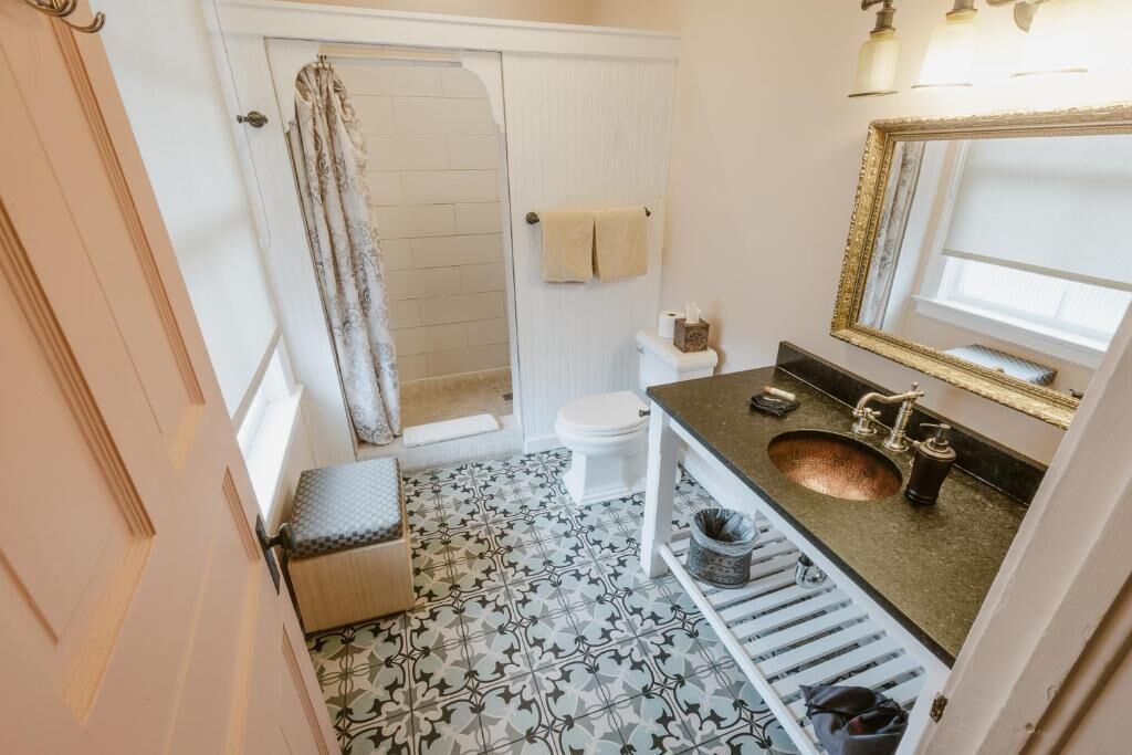 华丽单人房 | 浴室 | 吹风机、毛巾、肥皂、洗发水