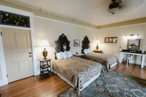 Habitación doble estándar | Decoración personalizada, muebles diferentes y wifi gratis