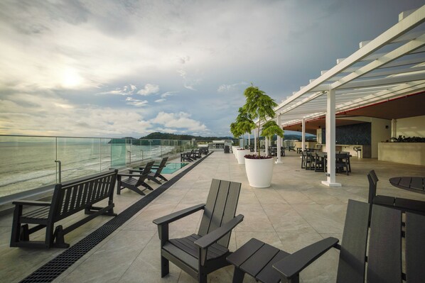 Outdoor dining - 2BR Ocean View Beachfront Apartment - Jacó700 (Jaco)