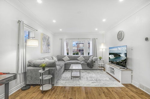 Romeo & Juliet Niagara Retreat - Clifton Hill & Niagara Falls