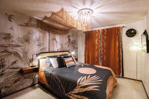 4 bedrooms, iron/ironing board, WiFi, bed sheets