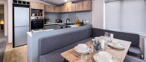 Dụng cụ nấu nướng/bát dĩa/dao nĩa