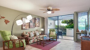 Living area - Kailua Bay Resort#4-204 (Kailua-Kona)