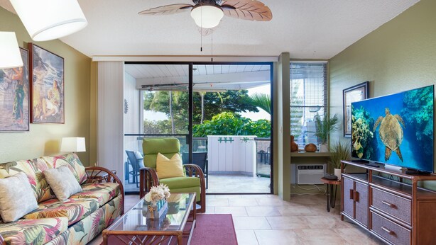 Living area - Kailua Bay Resort#4-204 (Kailua-Kona)