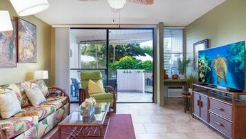 Condo, 1 Queen Bed with Sofa bed (Kailua Bay Resort#4-204) | Living area