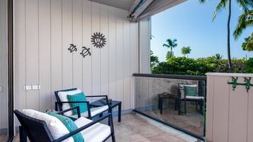 Condo, 1 Queen Bed with Sofa bed (Kailua Bay Resort#4-204) | Terrace/patio