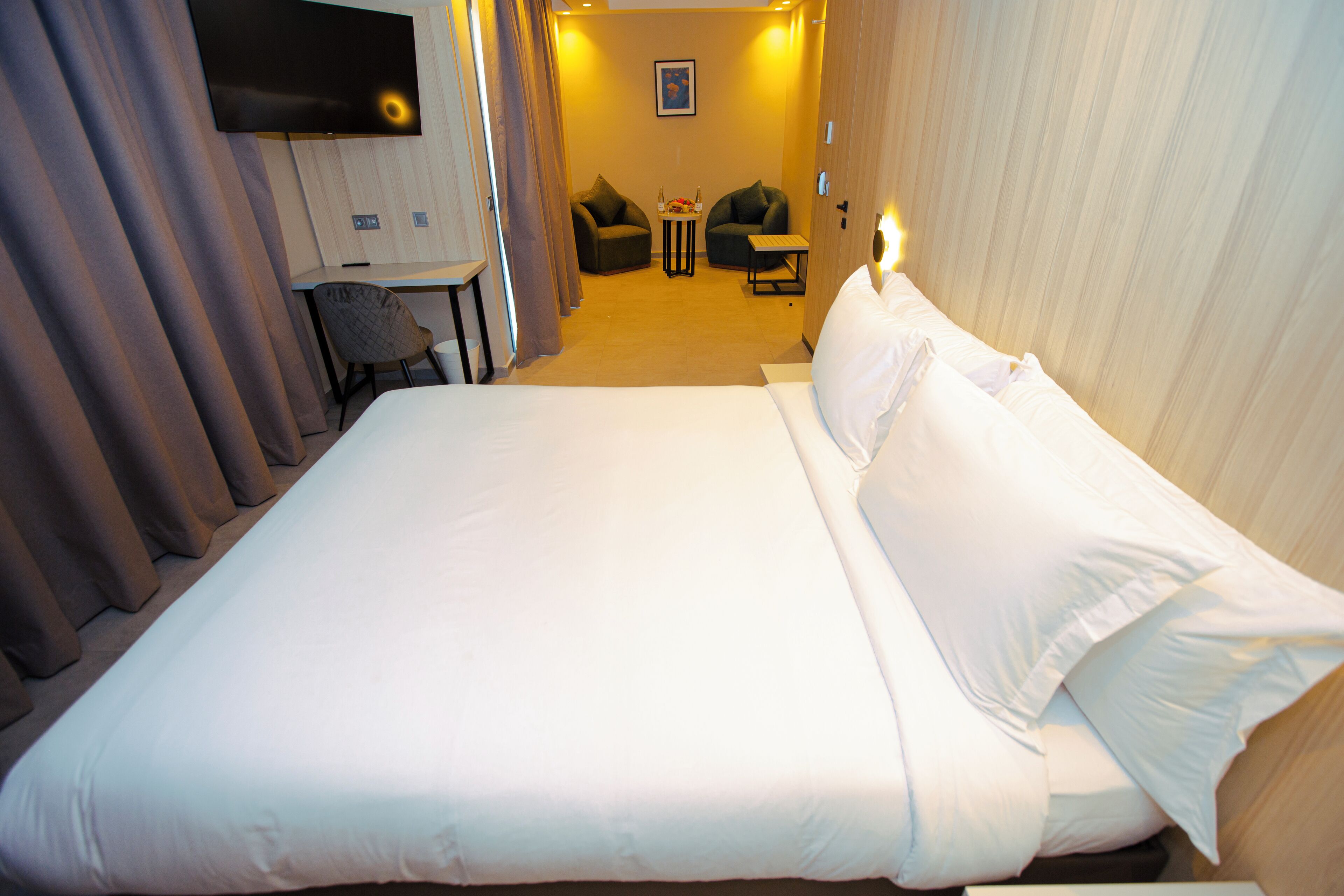 Suite de lujo, vista a la ciudad | Escritorio, cortinas blackout y insonorización 