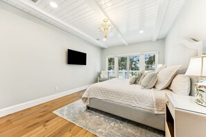 3 slaapkamers, een strijkplank/strijkijzer, gratis wifi, beddengoed