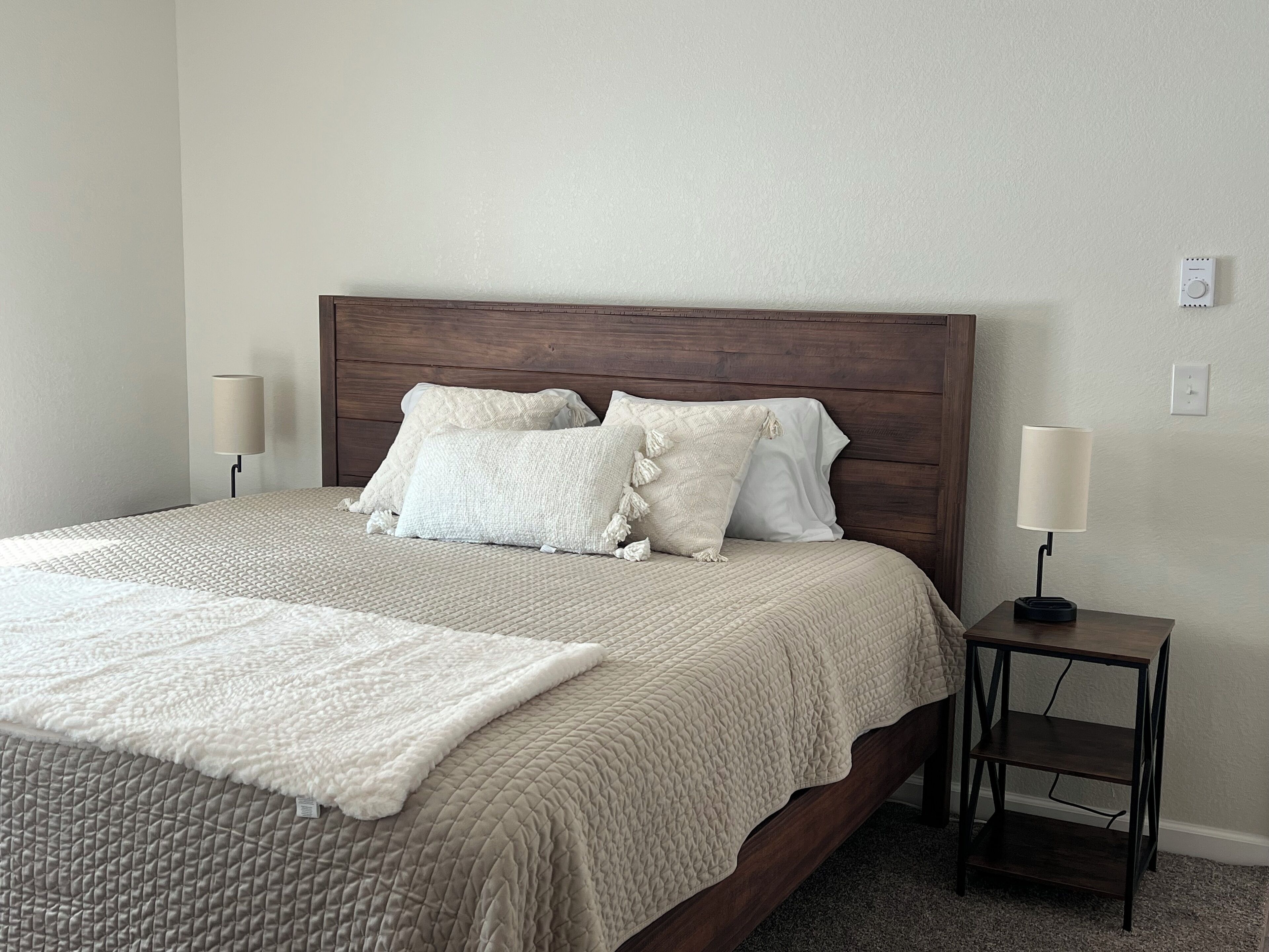 Iron/ironing board, WiFi, bed sheets