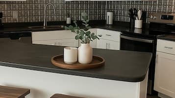 Mikrobølgeovn, ovn, kogeplade, opvaskemaskine