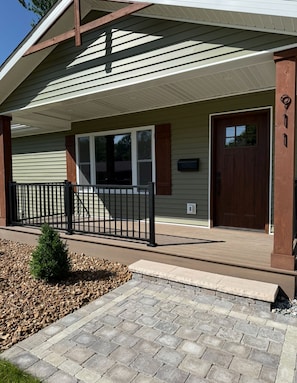 Exterior detail - Cozy West end 3 bed 2 bath Newdale Bungalow, Clean, Quiet & Close to Everything. (Bryan)