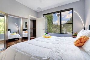 Iron/ironing board, WiFi, bed sheets - Private Southtown Compound | Rooftop Terrace | Walk to Alamodome & River Walk (San Antonio)