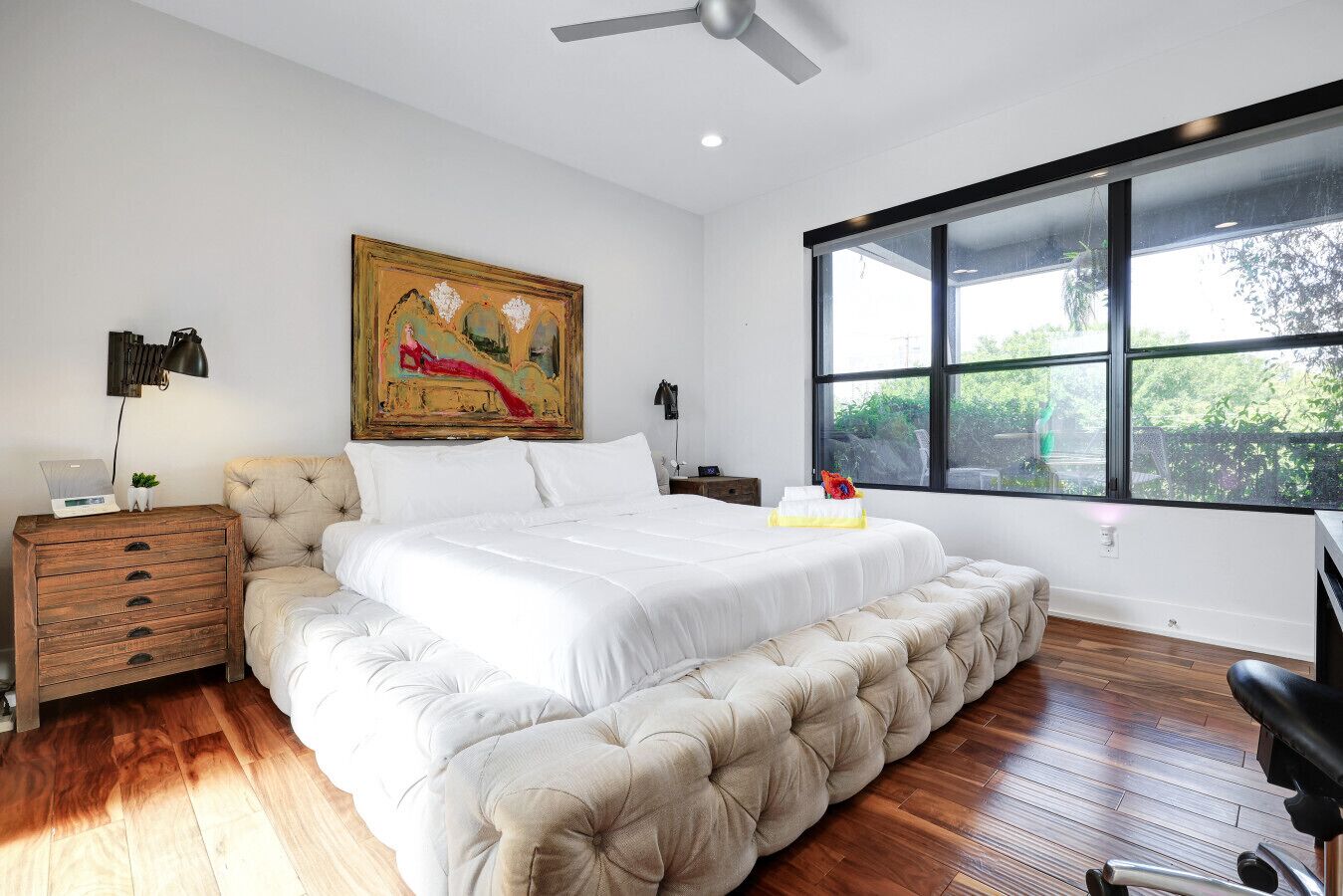 Silitysrauta/-lauta, Wi-Fi, vuodevaatteet