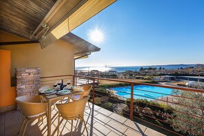 Outdoor dining - Oliveto al Porto 35 with lake view and pool (Moniga del Garda)