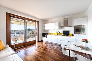 TV - Oliveto al Porto 35 with lake view and pool (Moniga del Garda)