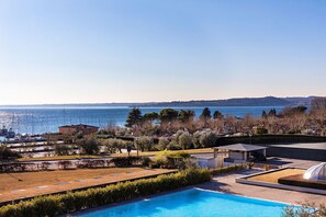 Outdoor pool - Oliveto al Porto 35 with lake view and pool (Moniga del Garda)