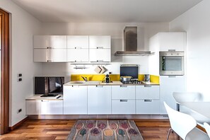 Fridge, microwave, oven, stovetop - Oliveto al Porto 35 with lake view and pool (Moniga del Garda)