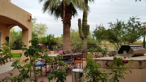 Outdoor dining - Newly Remodeled Desert Villa in Serene RMRCC + Community Pool (Mesa)