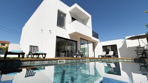 Pool - Dino Beach House - Three Bedroom House, Sleeps 6 (Aroeira)