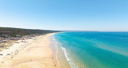 Dino Beach House - Three Bedroom House, Sleeps 6