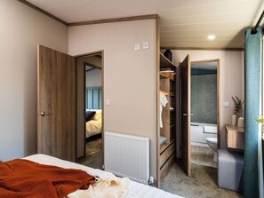 2 bedrooms, individually decorated, individually furnished, free WiFi - No.10 - Cedar Lodge (Northwich)