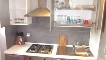 Micro-ondes, four, plaque de cuisson