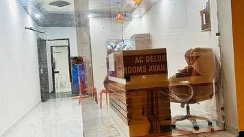 Single Room, City View | Living area