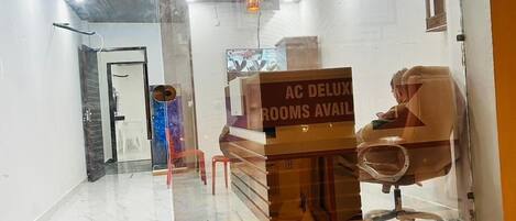 Camera singola, vista città | Area soggiorno