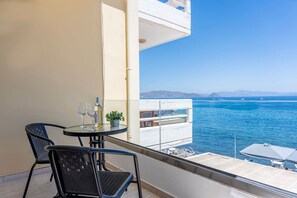 Outdoor dining - The Shell Suite | Avra Suites (Kos)