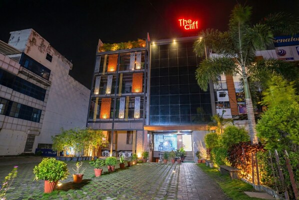 Front of property - The Cliff Hotel (Indore)