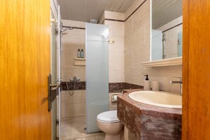 Hair dryer, towels - The Sand Suite | Avra Suites (Kos)