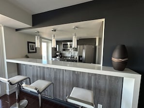 Private kitchen -  Classy unit, ocean and intracoastal views in Fort Lauderdale steps from ocean. (Fort Lauderdale)