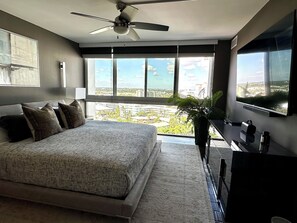 2 bedrooms, iron/ironing board, WiFi, bed sheets -  Classy unit, ocean and intracoastal views in Fort Lauderdale steps from ocean. (Fort Lauderdale)