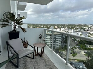 Property grounds -  Classy unit, ocean and intracoastal views in Fort Lauderdale steps from ocean. (Fort Lauderdale)