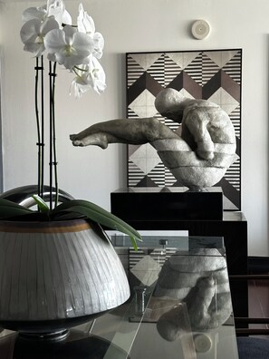 Interior -  Classy unit, ocean and intracoastal views in Fort Lauderdale steps from ocean. (Fort Lauderdale)