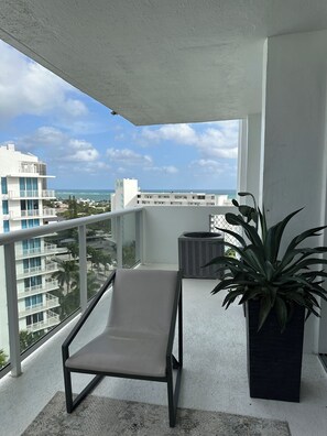 Terrace/patio -  Classy unit, ocean and intracoastal views in Fort Lauderdale steps from ocean. (Fort Lauderdale)