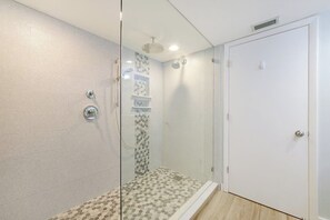 Toallas y papel de baño