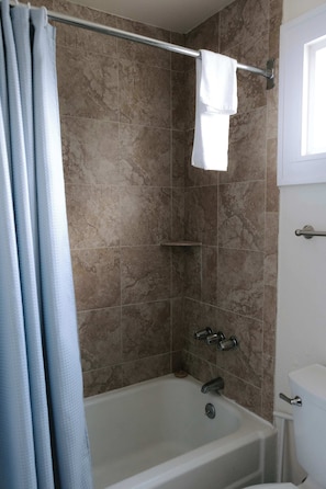 Shower, hair dryer, towels, shampoo - The Emerson Bungalow Private Retreat Near Park (North Charleston)