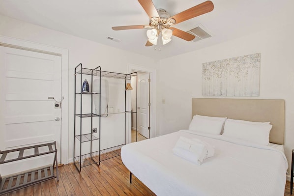 1 bedroom, desk, iron/ironing board, WiFi