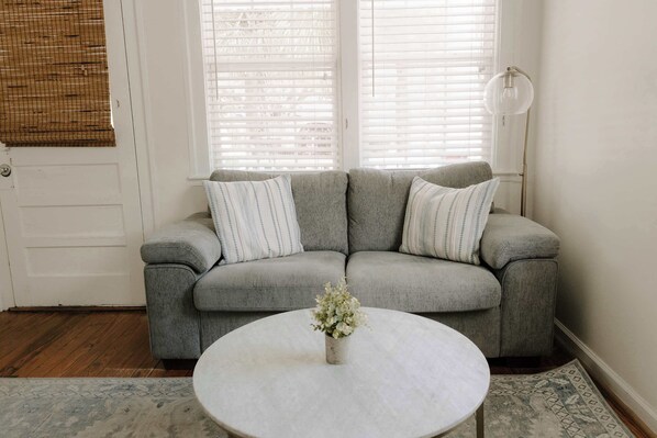 Televisión y oficina 