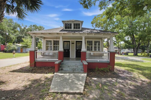 Charming Charleston Bungalow Near Downtown w/ WiFi and AC