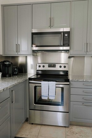 Fridge, microwave, oven, stovetop - Stylish Bungalow Stay Near Downtown Charleston (North Charleston)