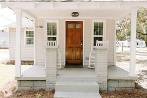 Exterior detail - Stylish Bungalow Stay Near Downtown Charleston (North Charleston)